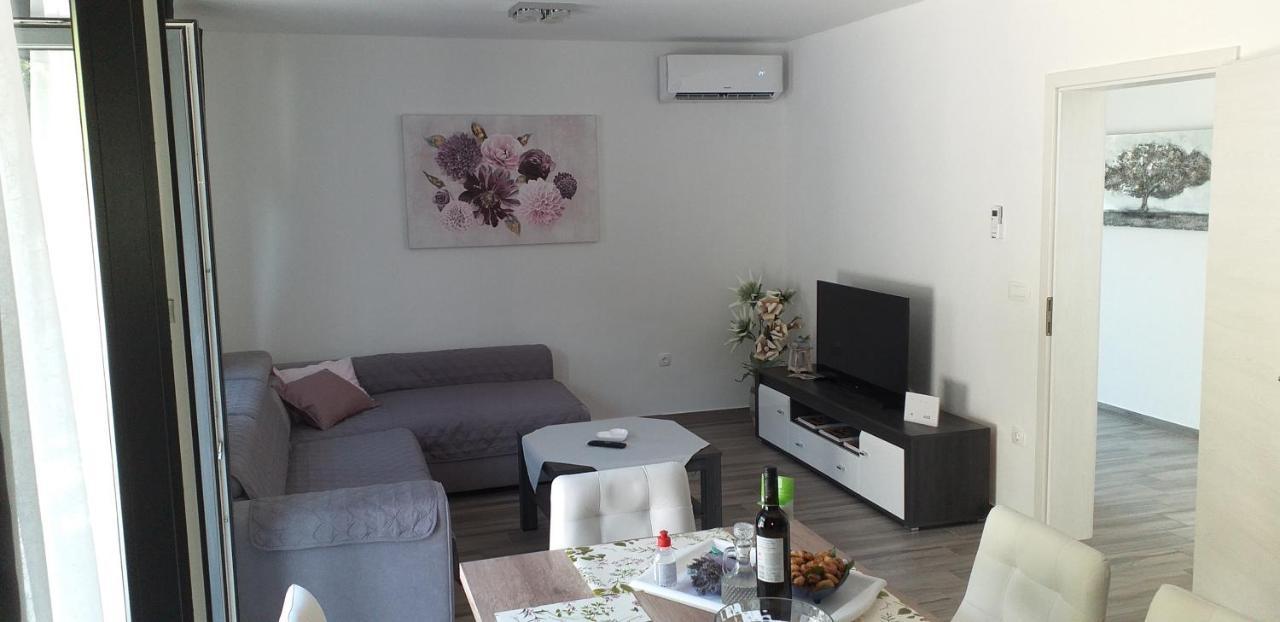 Holiday Apartments Cecilija Supetarska Draga Exterior foto