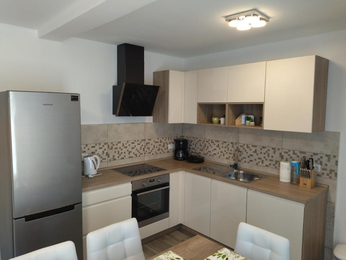 Holiday Apartments Cecilija Supetarska Draga Exterior foto